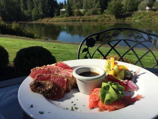 Lakeside Bar & Grill